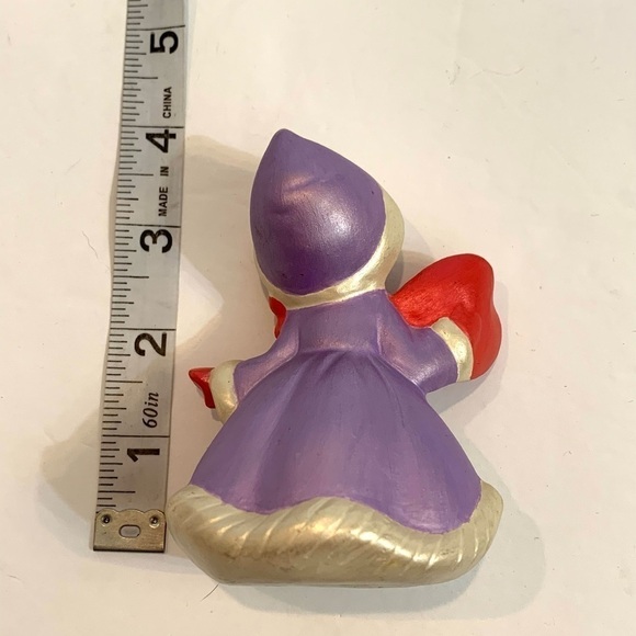 Vintage Hobbyist Ceramic Girl with Muff Heart Valentine Figure - Picture 2 of 5